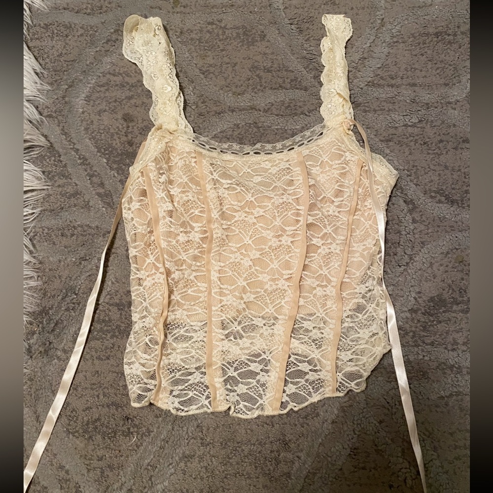 Lace cropped top